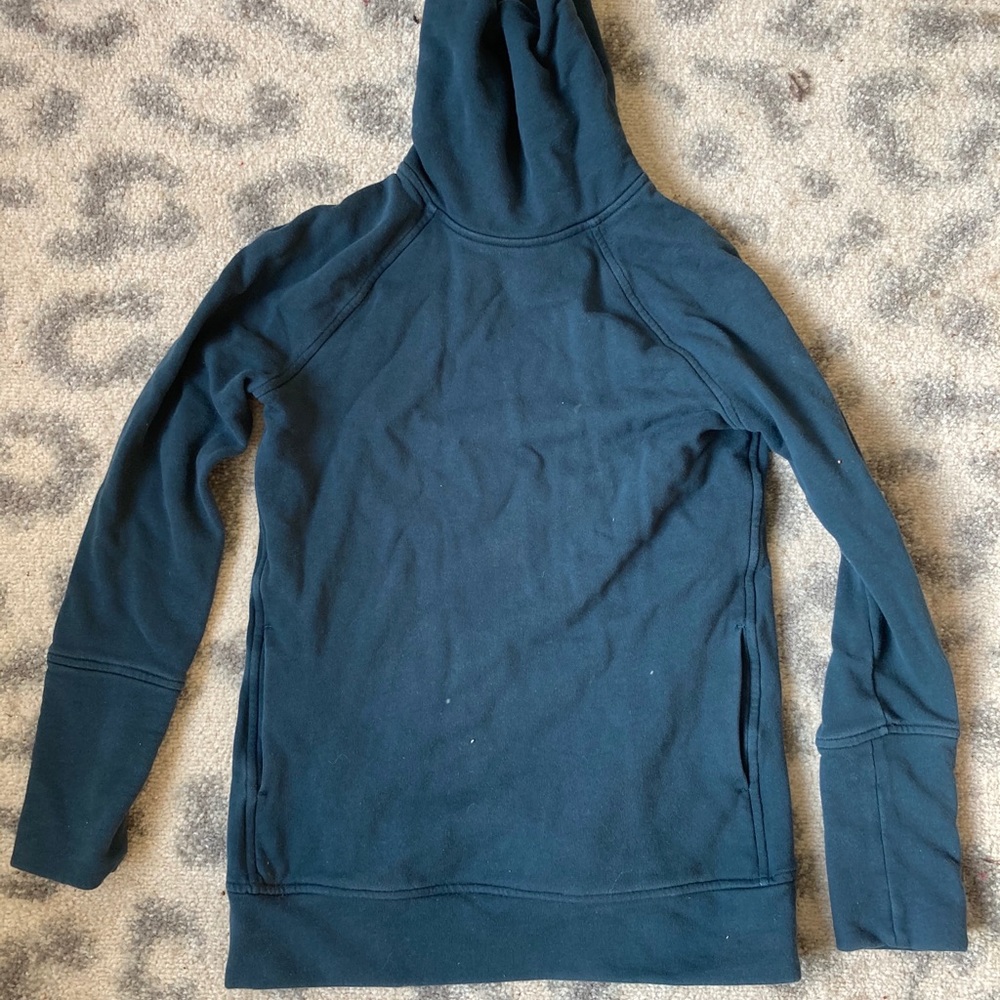 Lululemon pullover size 4